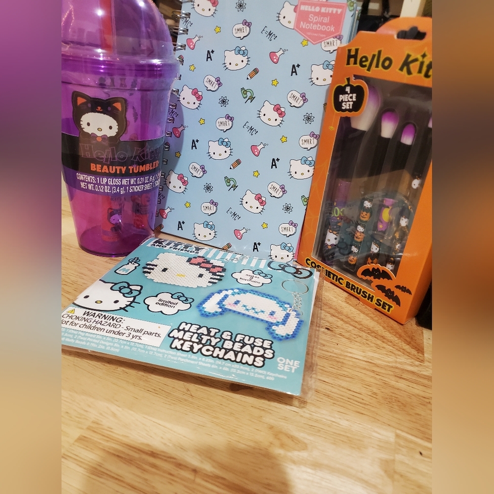 Hello Kitty Bundle - Picture 2 of 7